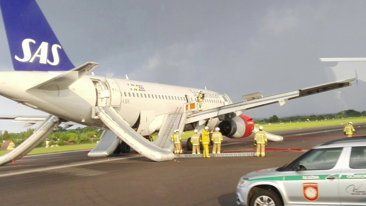 EPGD - Emergency landing - SK1758 / SAS1758 - GDN - CPH - ATC Gdansk Approach