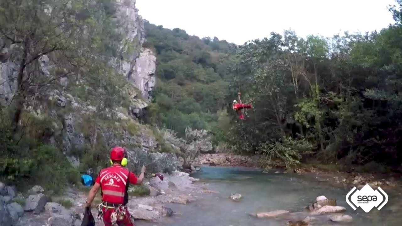 2022 07 14 RESCATE EN RIO DOBRA CANGAS DE ONIS