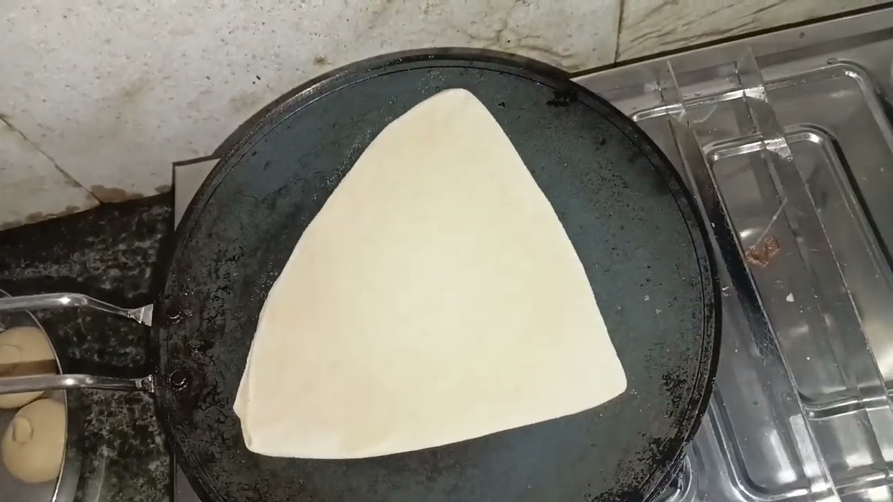 Delicious Egg 🥚🐣 Paratha. Bacche Bar - Bar Banvayenge... #viralvideos #food #cooking #recipe 