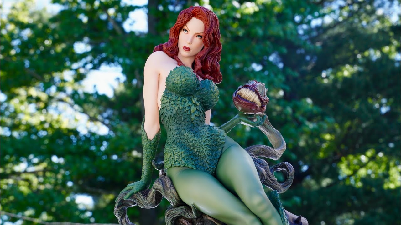 Sideshow Collectables Poison Ivy Premium Format Statue Review
