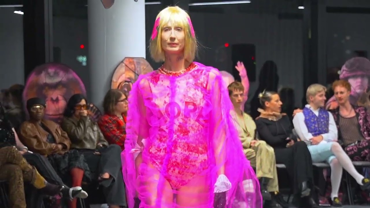 Показ мод Vin+Omi Dysphoriana SS26
