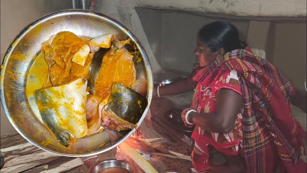 गांव की रसोई में देसी मछली करी | लकड़ी के चूल्हे पर पारंपरिक तरीके से पकाना 🐟🔥