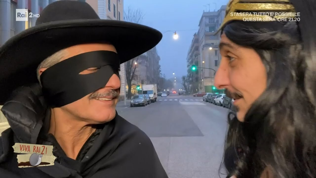 Anche Batman si veste per carnevale. Fiorello e Biggio nei panni dei supereroi - Viva Rai2!