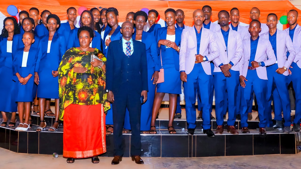 Iburasirazuba By (Abarwanyi Choir)
