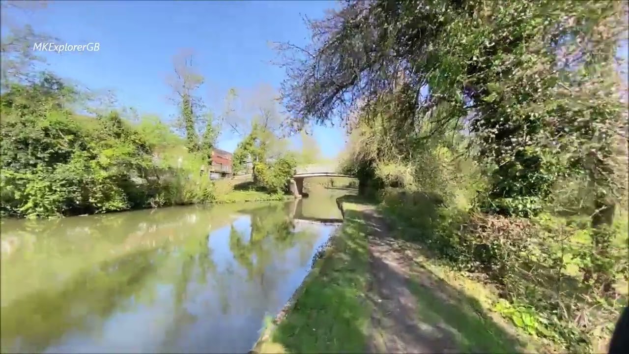 Grand Union Canal - Peartree Bridge - Milton Keynes - Buckinghamshire England
