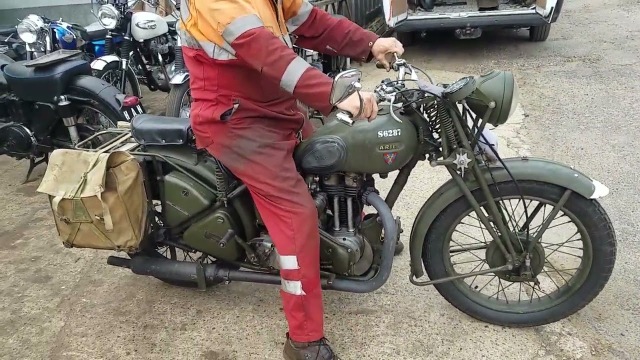 1940's Ariel WNG 350cc at Andy Tiernans