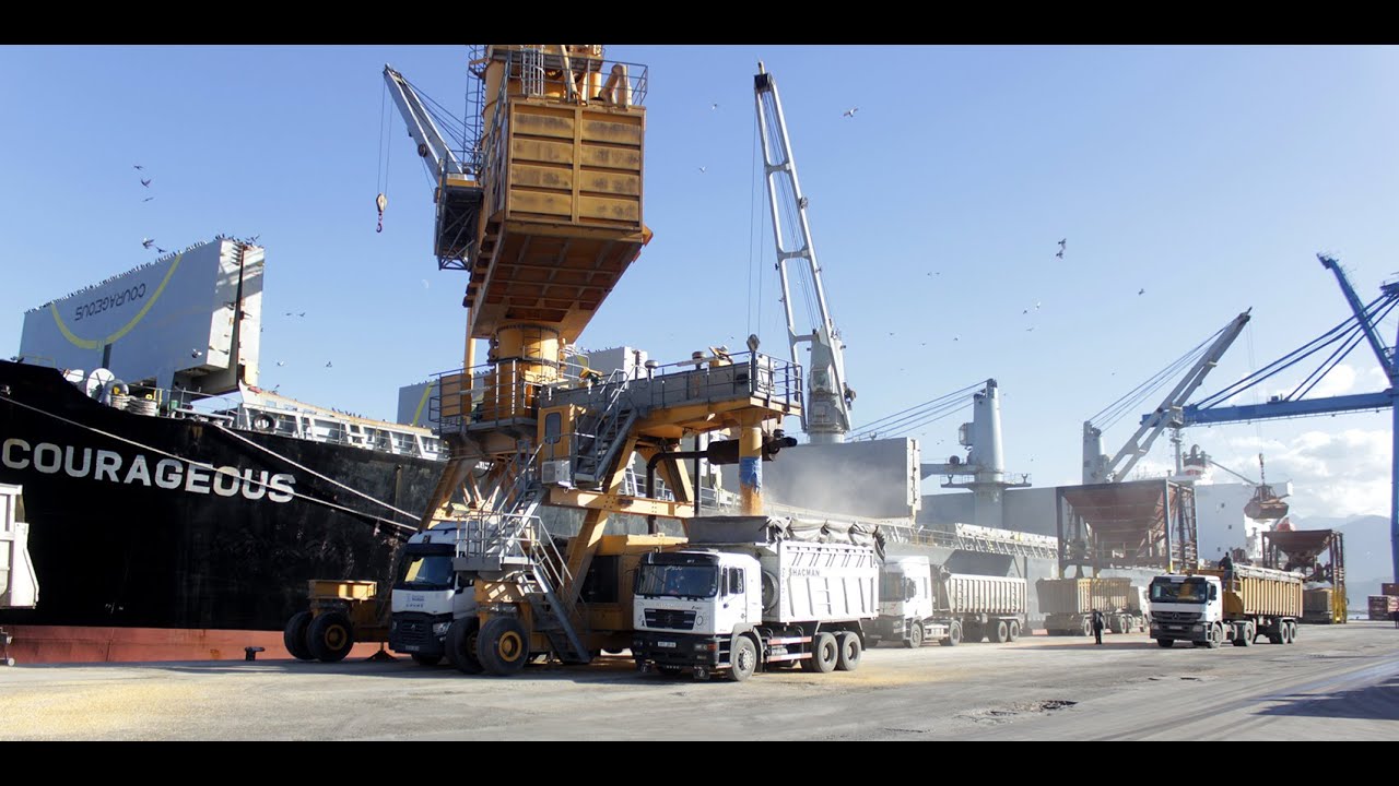 Port de Béjaia, opération de déchargement.