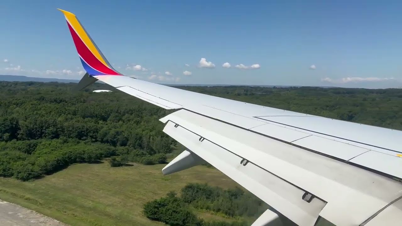 Southwest Airlines 737-800 Landing Albany ALB