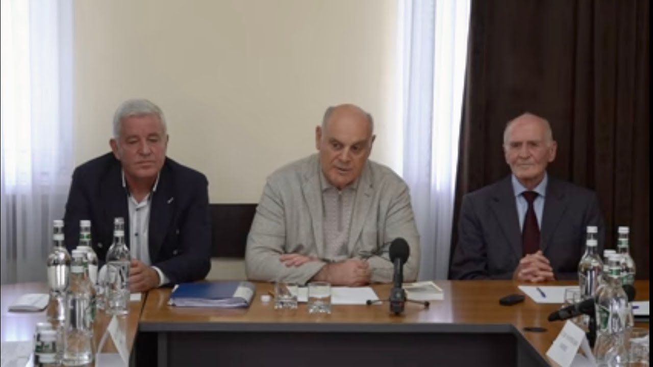 Встреча Президента Бжания и представителей оппозиции в Общественной палате (полная версия).