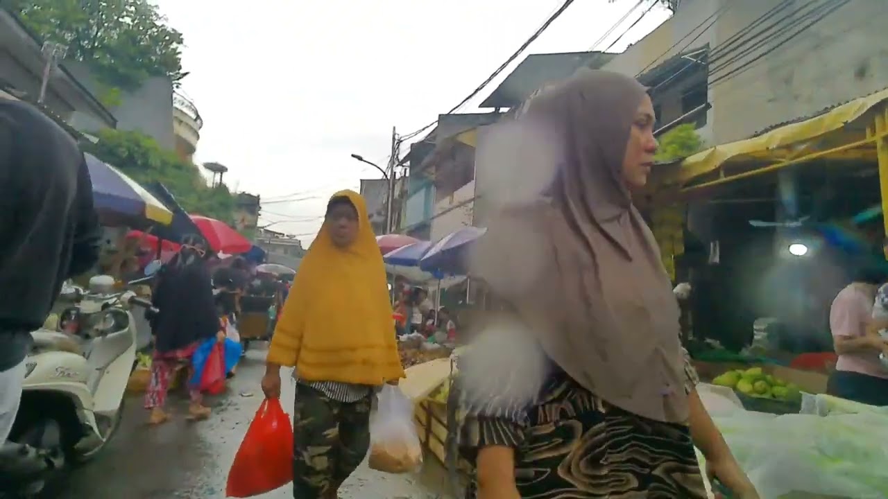 Lagi mau ke pasar untuk bayar ikan tongkol sama beli ayam 