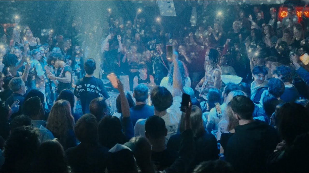 Kinky / Too High / Hotline live in the crowd