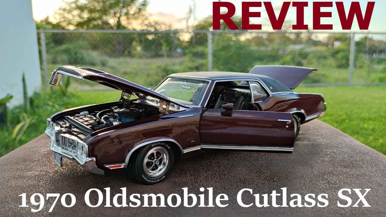 REVIEW: 1970 Oldsmobile Cutlass SX in Burgundy Mist color by Auto World (in 1/18 scale)