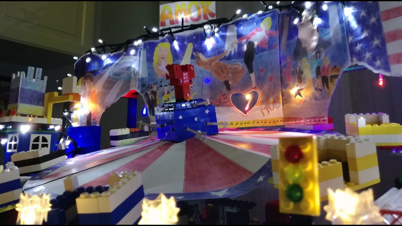 Amor Express - Musik Express LEGO di sera / by night