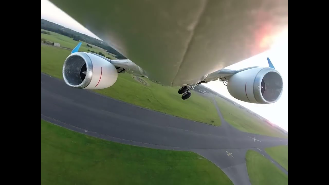 Boeing 737 emergency landing - gear failure