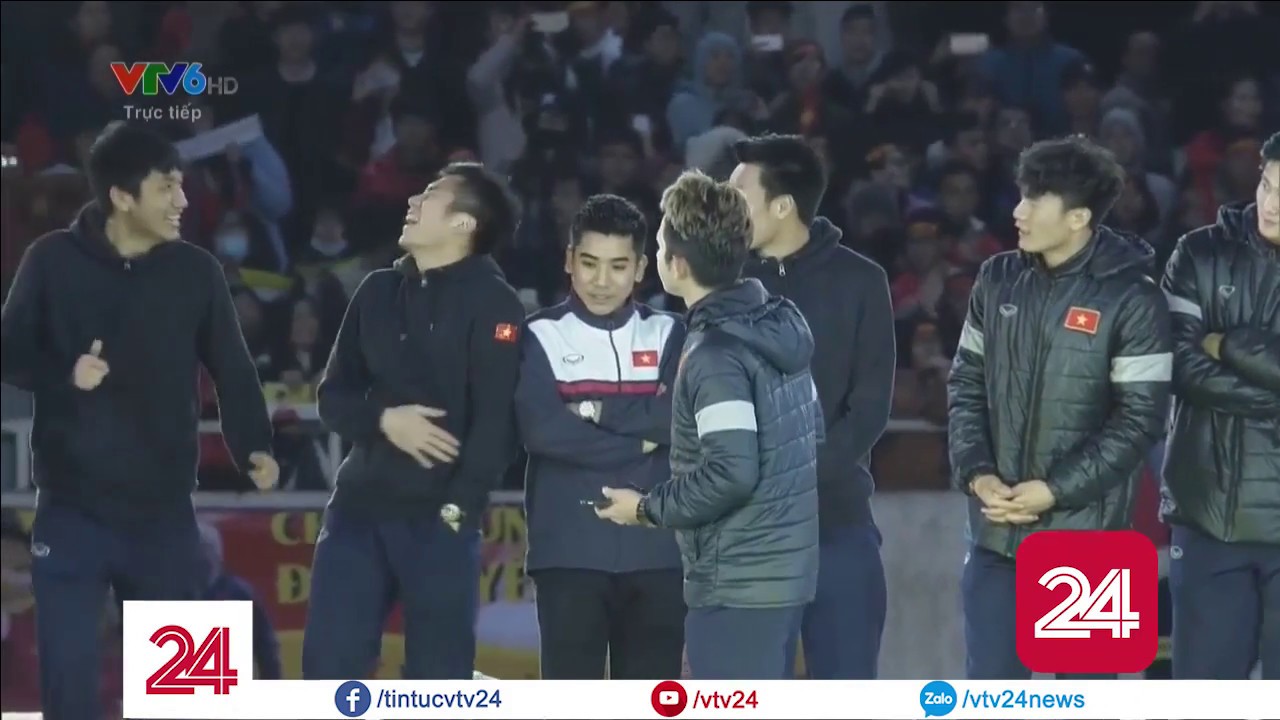 Nguyễn Phong Hồng Duy, U23 Việt Nam thể hiện tài năng ca hát - Tin Tức VTV24