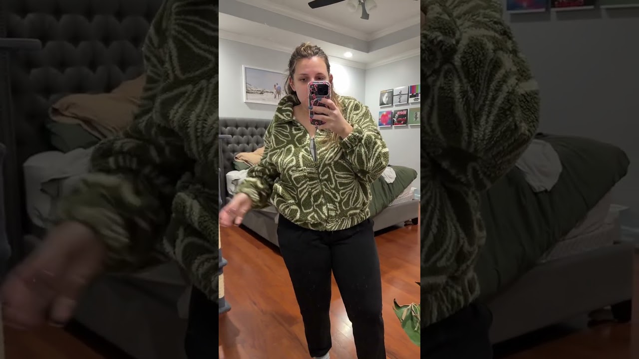 If you wanna be hugged by a teddy bear, this billabong Sherpa zip up is definitely the jacket