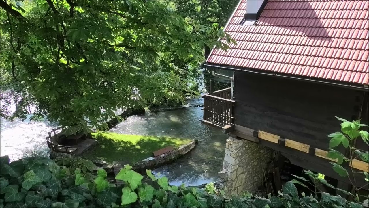 Mestečko Slunj. Vodopády na rieke Slunjcica.