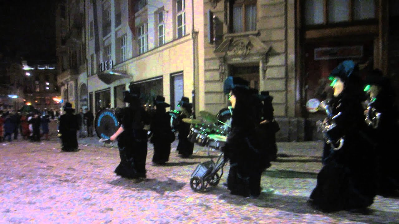 Basler Fasnacht 2015 - Dienstag, 9 mins auf der Strasse nachts