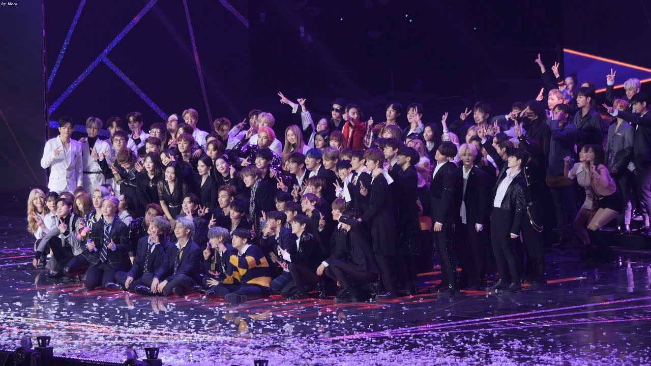 방탄소년단(BTS),트와이스(TWICE),아이즈원,세븐틴,워너원,레드벨벳,전출연진 엔딩(Ending) 사진촬영 [4K]  Cam
