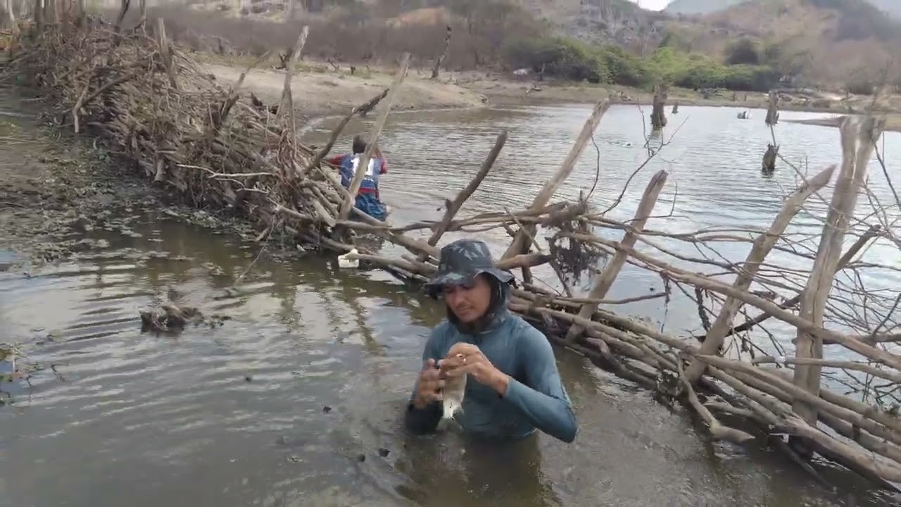 VISITA NO INTERIOR E NAO RESISTIR FUI NA PESCARIA PEGAMOS PEIXE DE MÃO