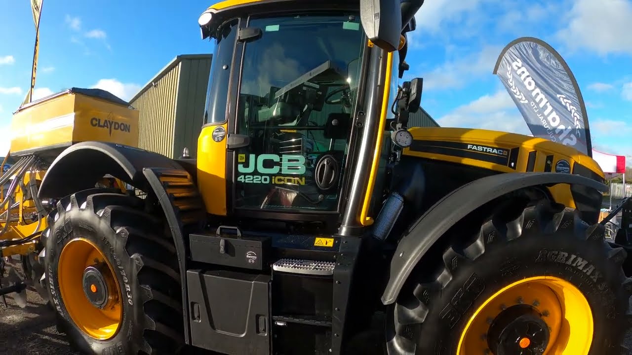 2025 JCB Fastrac 4220 Icon 6.6 Litre 6-Cyl Diesel Tractor (235 HP) Claydon Sharmans at MMS 2025