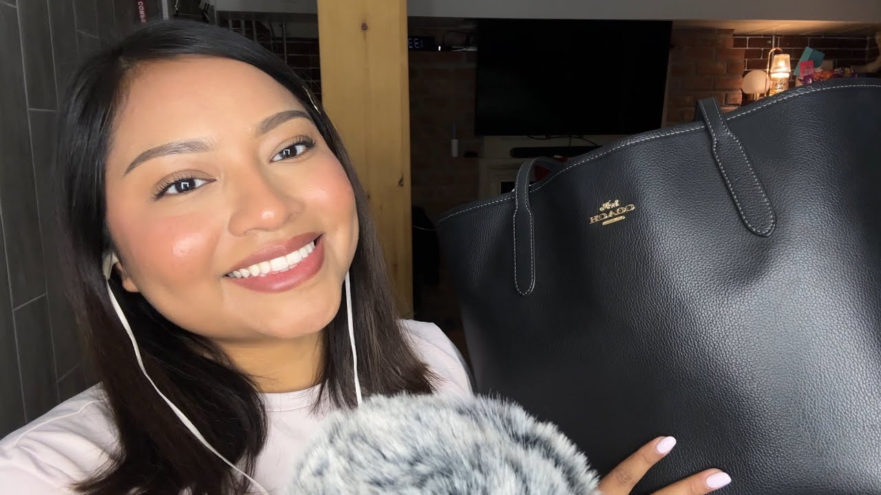ASMR | What’s in my bag 👛 “bag dump” ( close whispers, tapping and scratching) 
