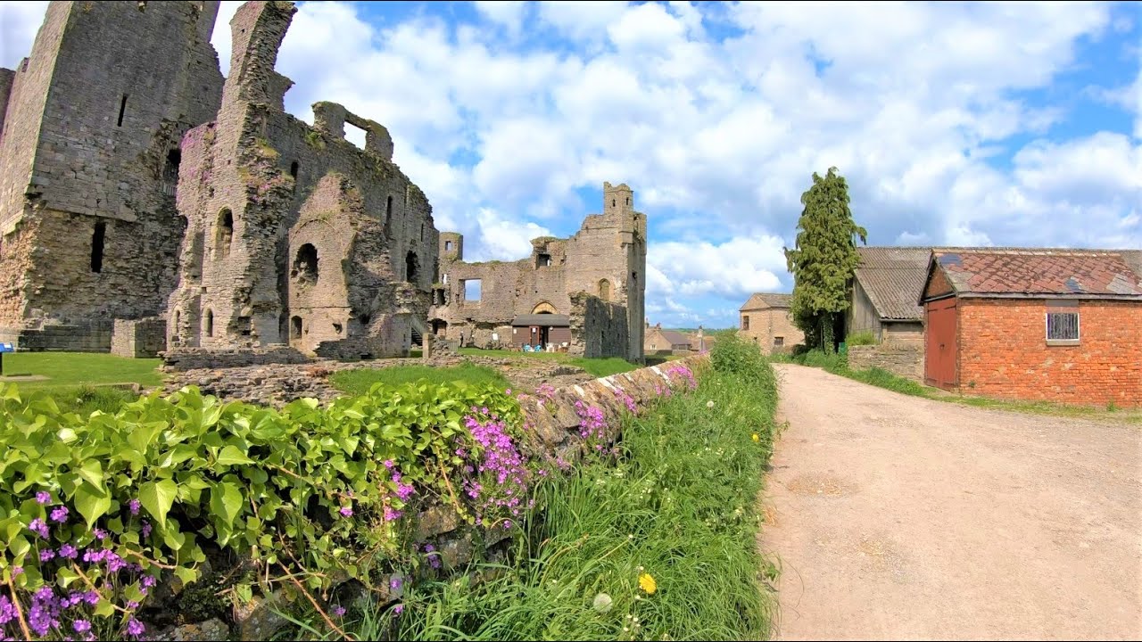 Middleham Village & Castle Walk | The Yorkshire Dales