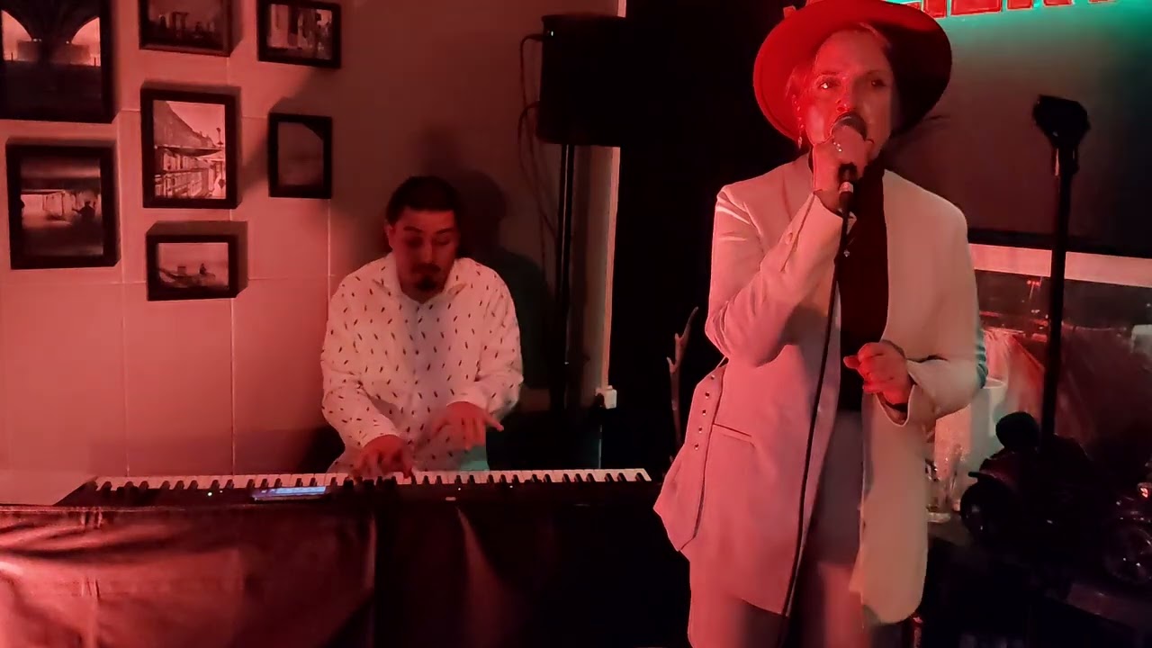 Kasia Abramczyk i Bartosz Zbroszczyk - Kwadrans niedom&oacute;wień
