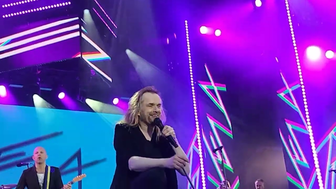 Anssi Kela - Sut puhallan pois (Live)