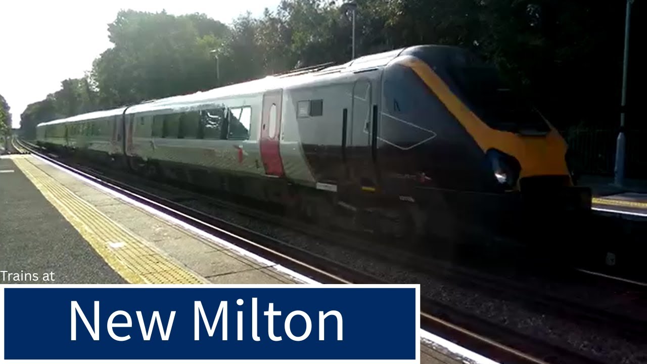 Trains at New Milton 09/08/2025
