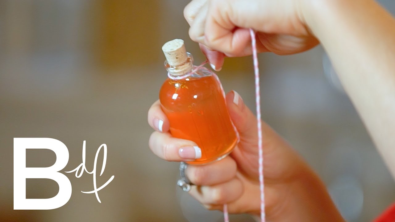 DIY Wedding Favours: Rhubarb Schnapps