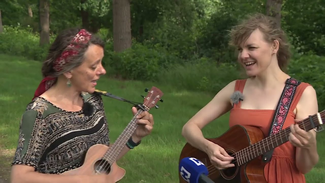 The Lasses - The Forest Song
