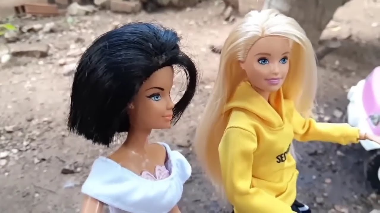 Gracinha no Acampamento da Floresta 🏕 Novelinha da Barbie