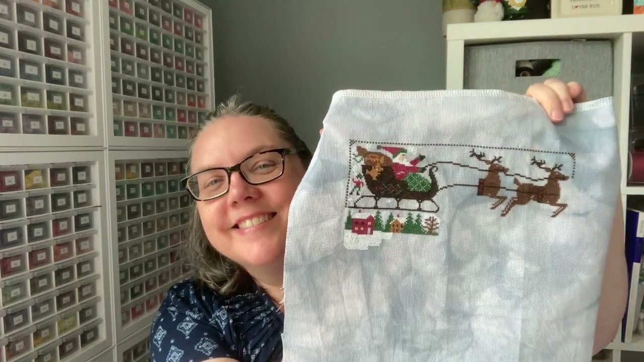 Flosstube #225 A bunny, a flag and Santa