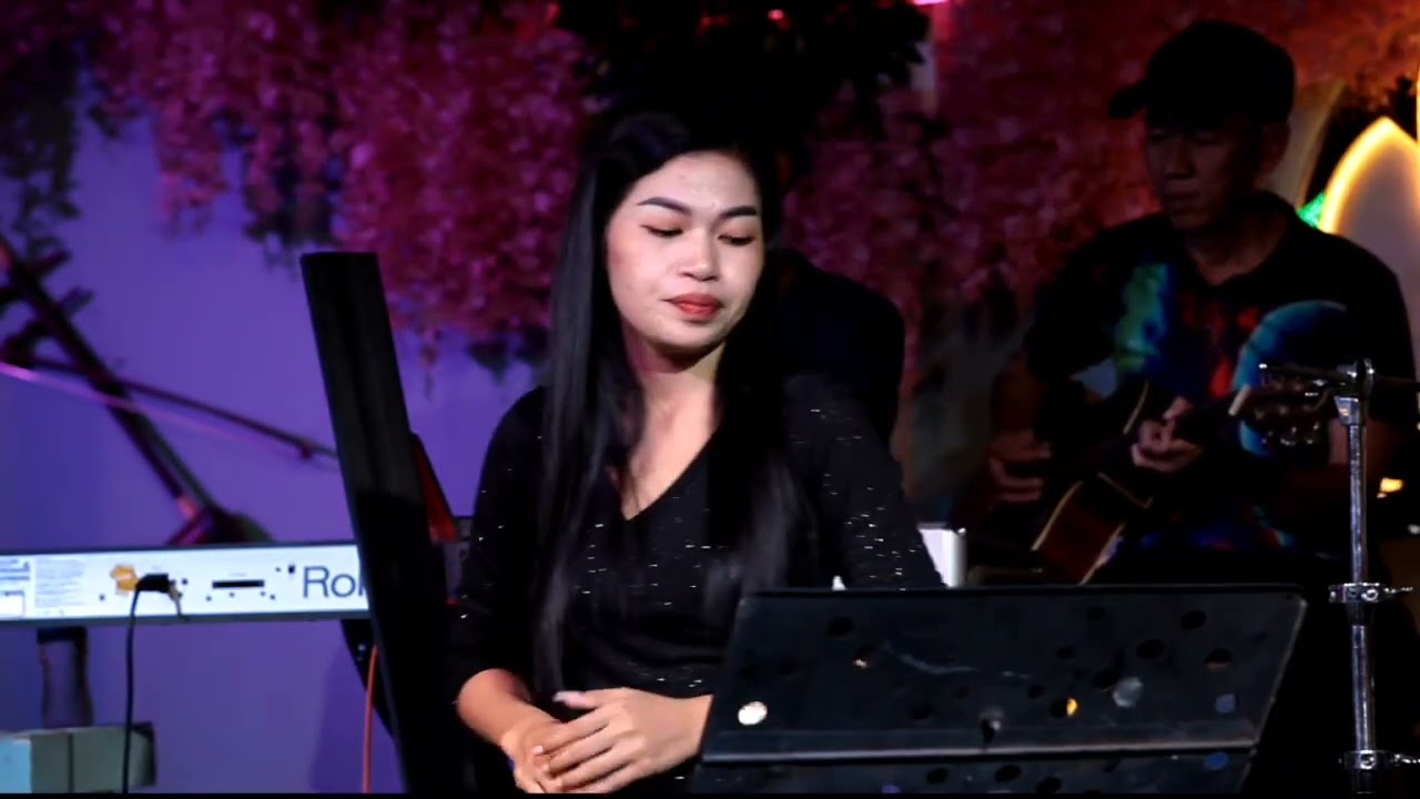 មានអ្នកថែរឺនៅ- ស្រី​មុំ​ -  (cover ​ )