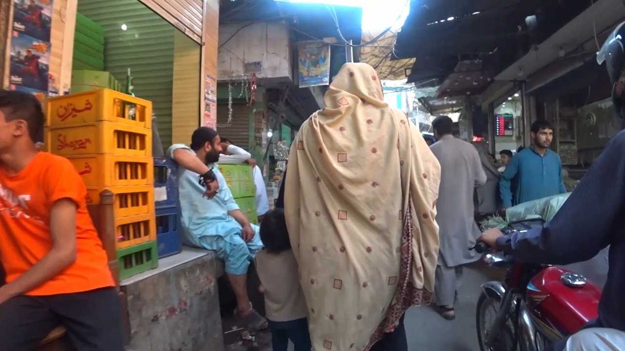 Visit to Lahore Video # 4 I walk on the streets of old Lahore I Rickshaw I Pakistan I Urdu I Hindi