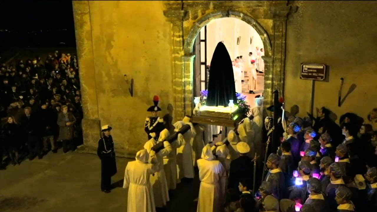 Calascibetta venerdi Santo 2016...  la Madonna lascia in lacrime suo figlio.