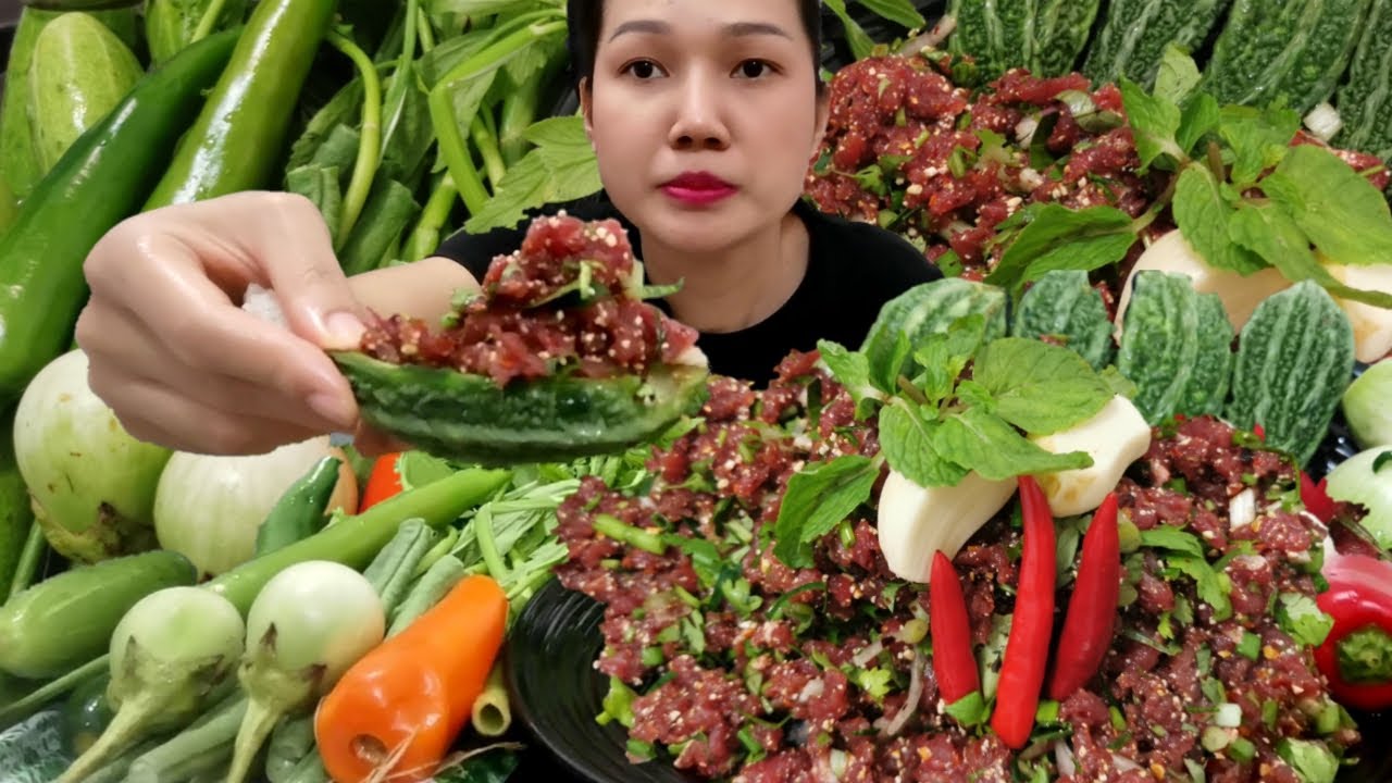 กินข้าวกับก้อยเนื้อวัวขมๆ​ มะระขี้นกคุ้ยคำใหญ่ๆ​ 💢ลุกจนวิวมื่อนิบ่มีคนให้ใช่​ #เนื้อดิบ​