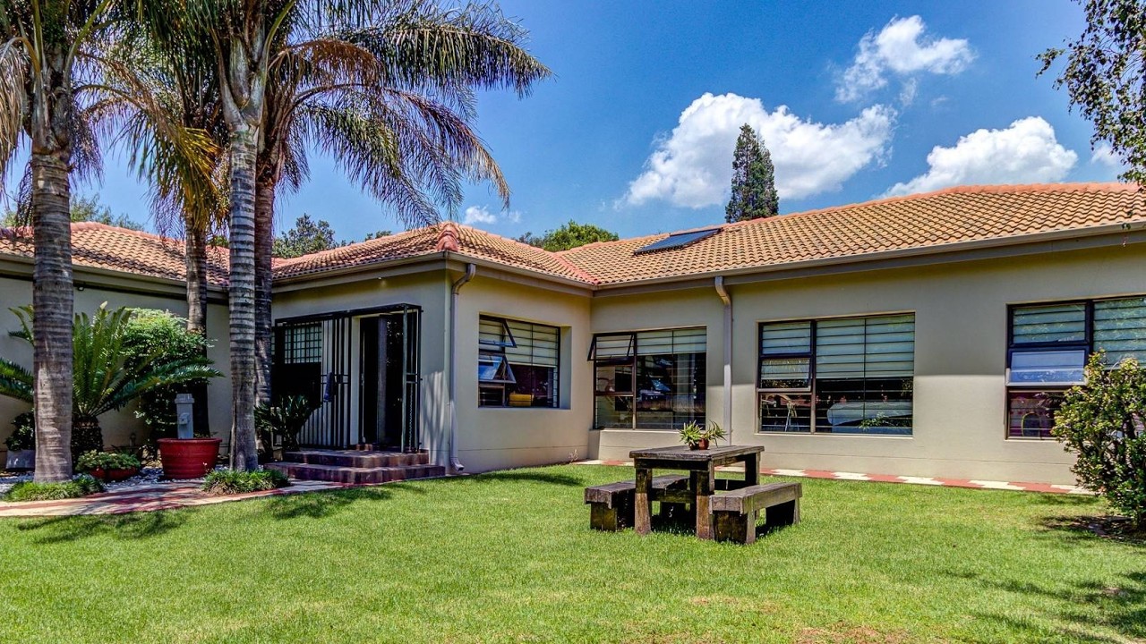 Spacious 5-Bedroom Family Home in Secure Gated Estate – Glen Marais