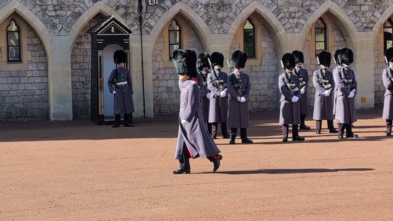 Entire Changing of the #Guards #windsorcastle 