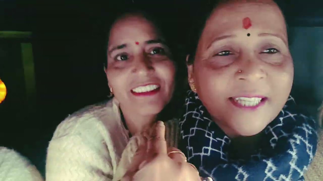 मेरी ईजा और बुआ आये हैं आजकल बहत रोनक लगी है☺@AshaBishtvlogger @LakhneetVlogs  