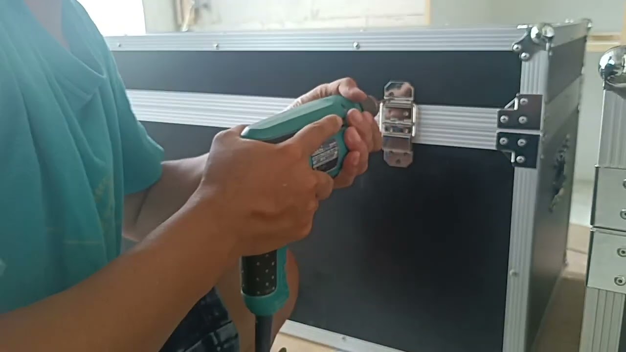 Pasang engsel hardcase mudah dan kuat