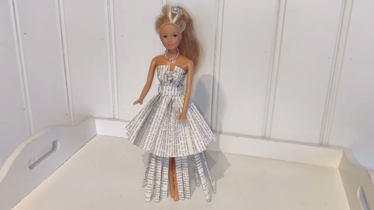 How to make Barbie clothes out of book pages 👗🌈#barbie#diy#creative#aurora#flowermaking#youtube