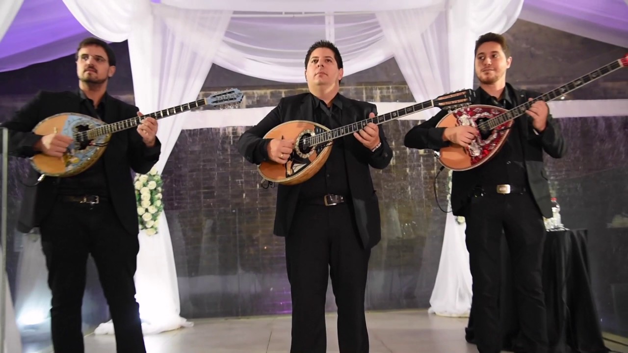 בוזוקי לייב מנגנים את ״בלדה לשוטר״ מתוך הסרט ״השוטר אזולאי״