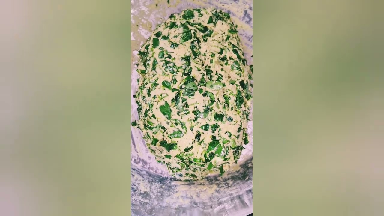 पौष्टिक आणि चवीला खमंग लागणारे मेथीचे थेपले 😋😋😋#मेथीचे थेपले 😋