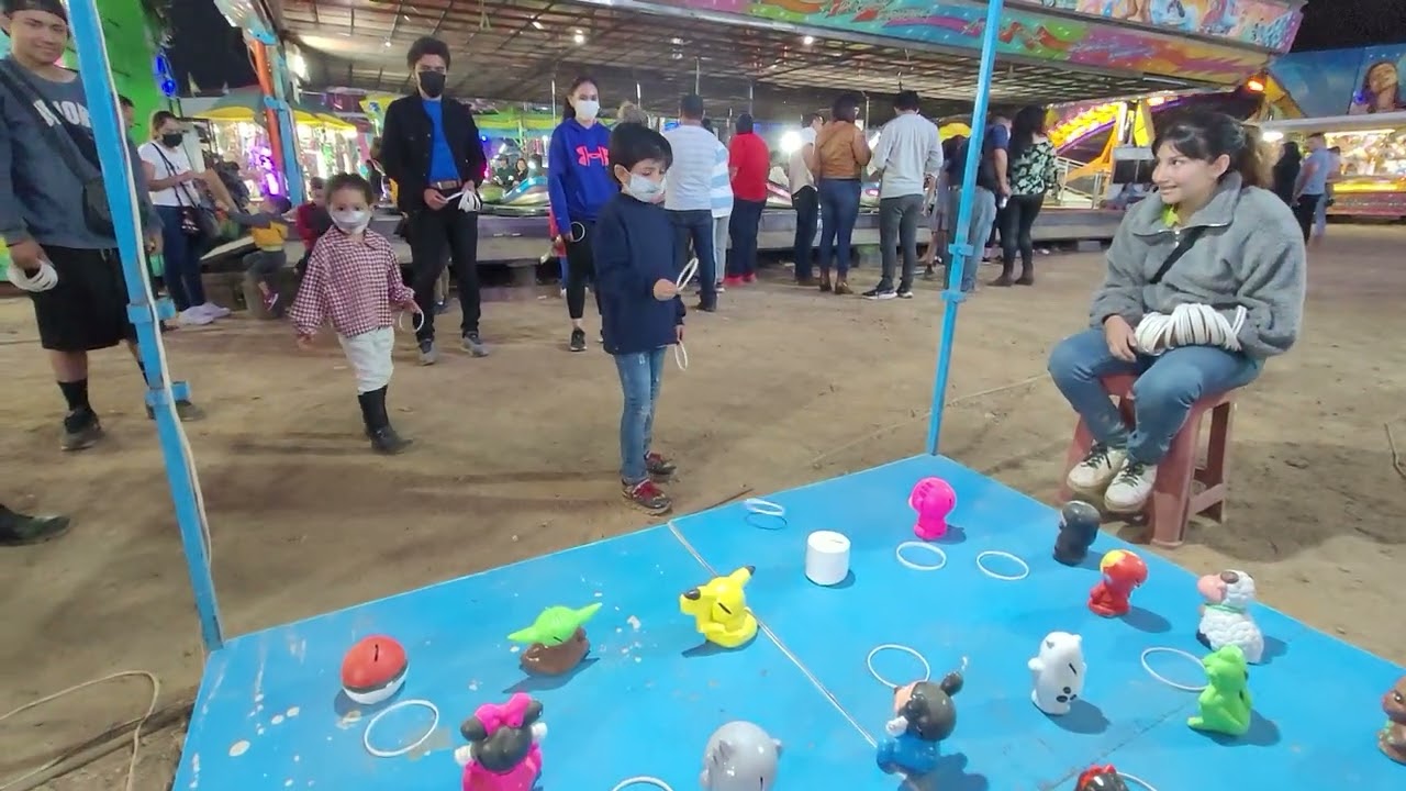 JUEGO LANZA Y ENSARTAR AROS EN LA FERIA