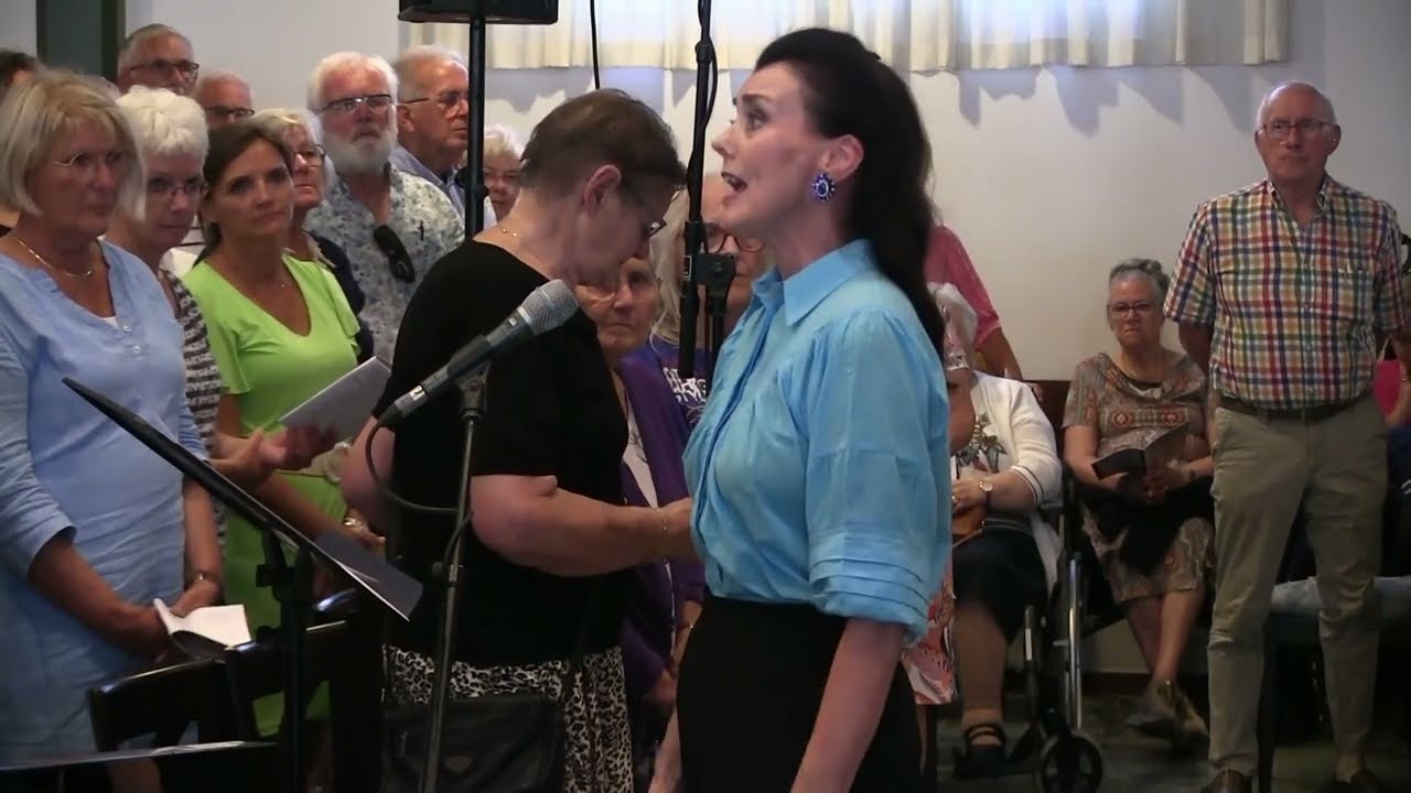 Geke van der Sloot zingt het Israëlisch volkslied Hatikvah op Urk. #israel #urk #hatikvah