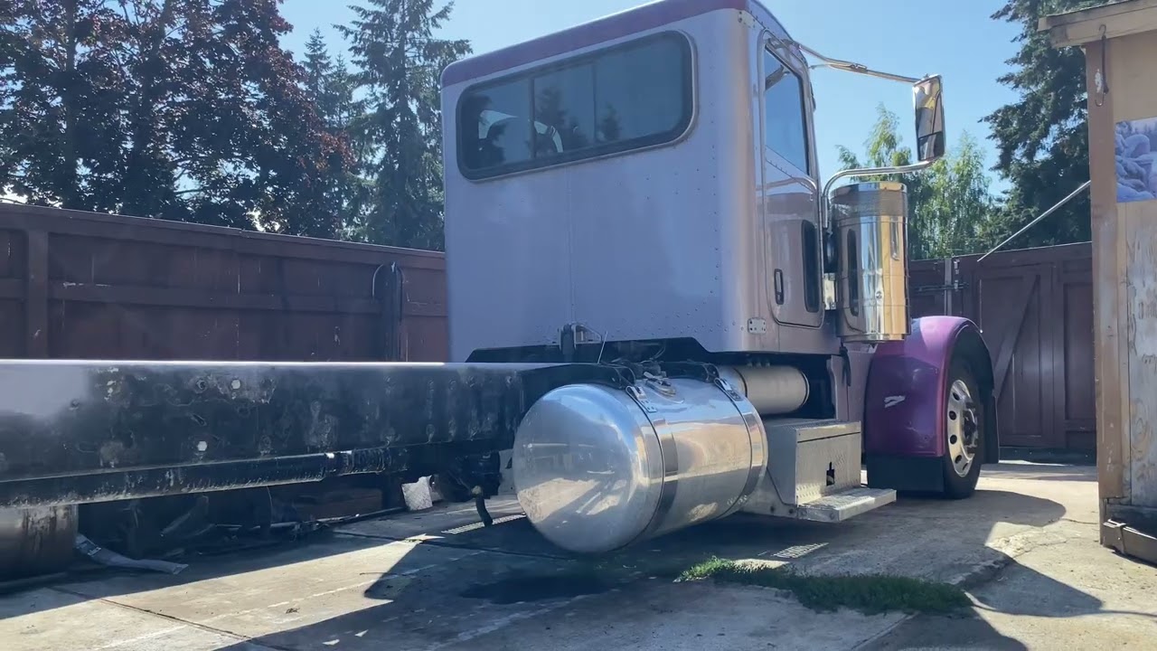 21.09.24 субботник с PinkerBilt 2006 Peterbilt 379EXHD ISX565 18 Speed Low Low Airleaf Suspension ￼