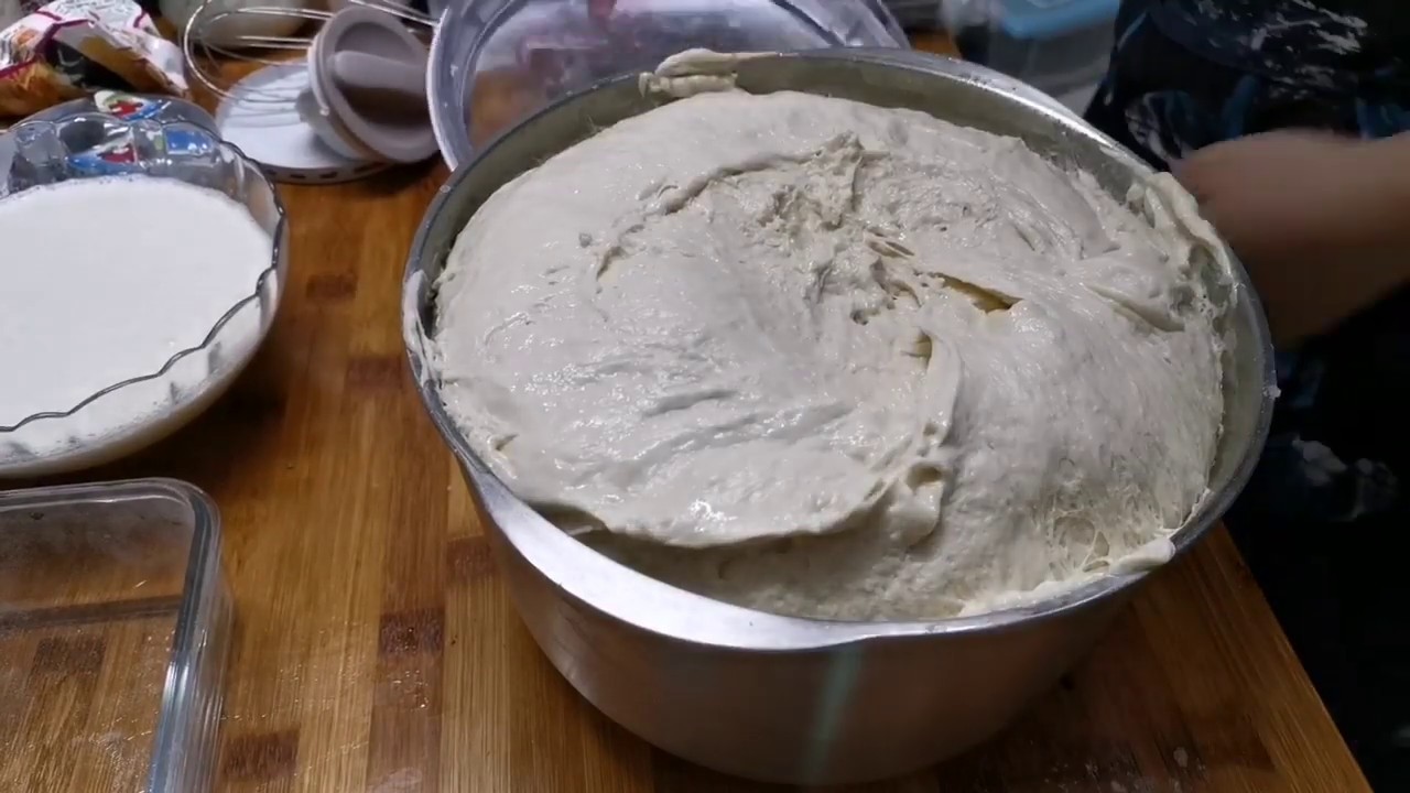 Trộn bột bằng máy bear 5l để làm đế pizza từ men tươi