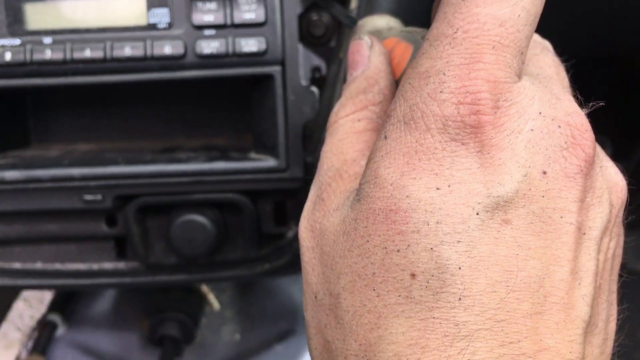 How to Remove Radio CD Player from a 97-01 Honda Prelude